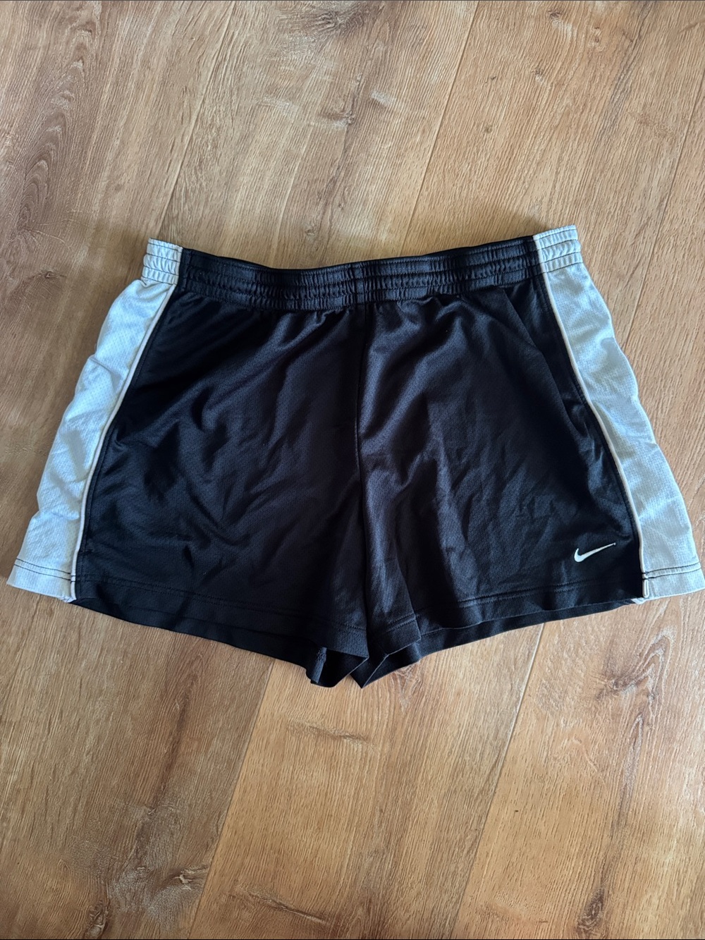 L Nike Women’s Black Athletic Shorts with Light Gray Side Panels